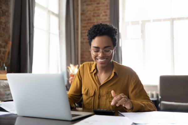 woman working in her career in digital marketing after a career pivot.